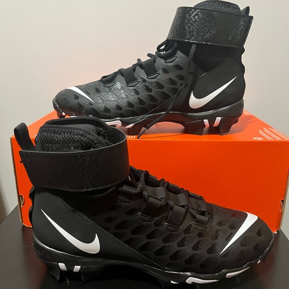 nike men's force savage shark 2 mid football cleats